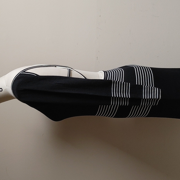 Vintage Poi....by Krizia Knit Italian Open Back Black White Striped Fitted Dress - Picture 16 of 16